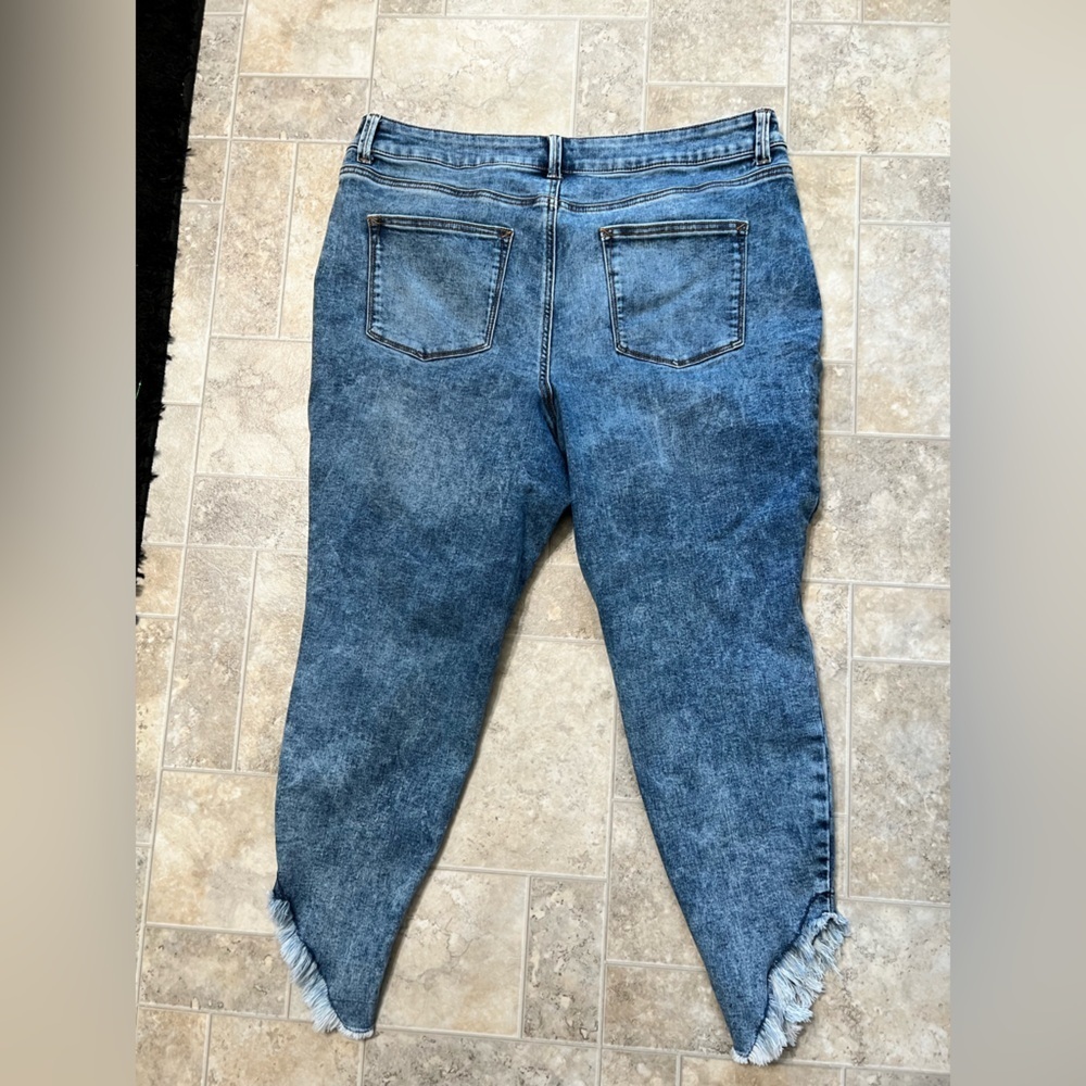 Women’s Maurice’s distressed jeans XL short S - Picture 2 of 8